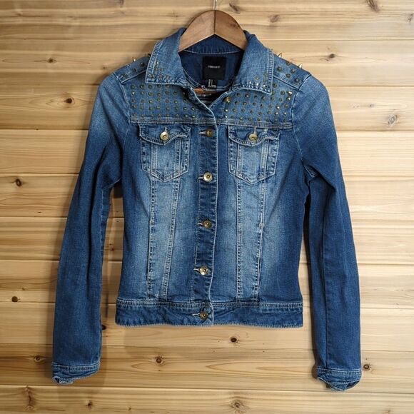 Forever 21 Studded Jean Jacket Size Small Medium Wash Denim - Picture 1 of 9